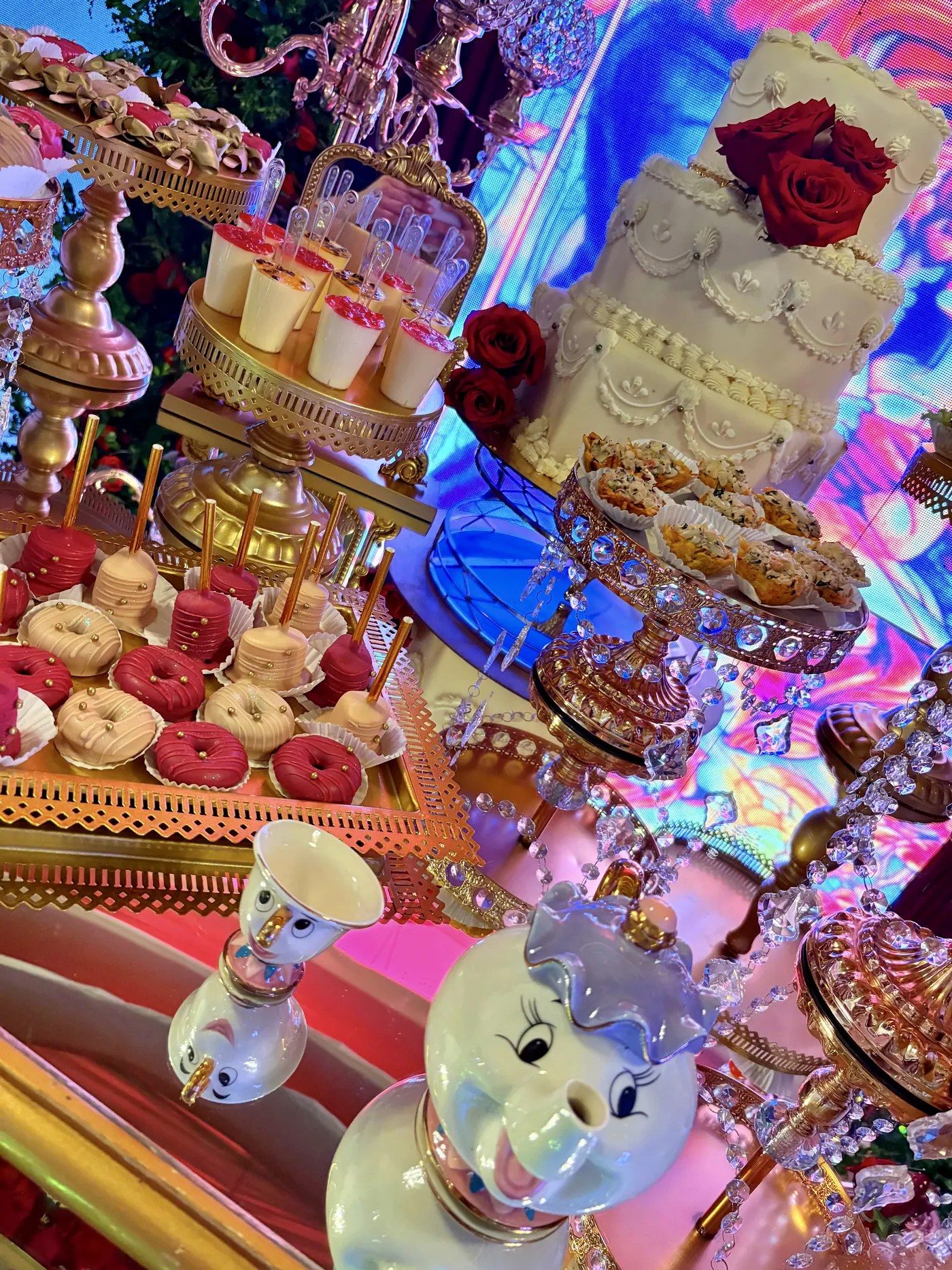 Mesa de postres de La Bella y la Bestia